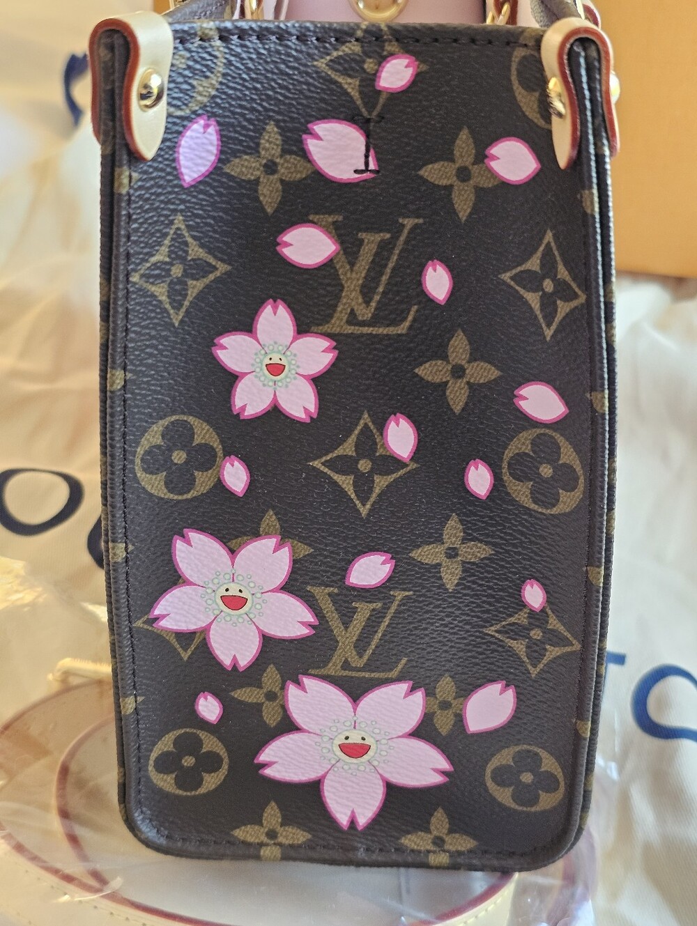 Louis Vuitton Monogram Takashi SAKURA ONTHEGO PM NEW - Picture 6 of 16
